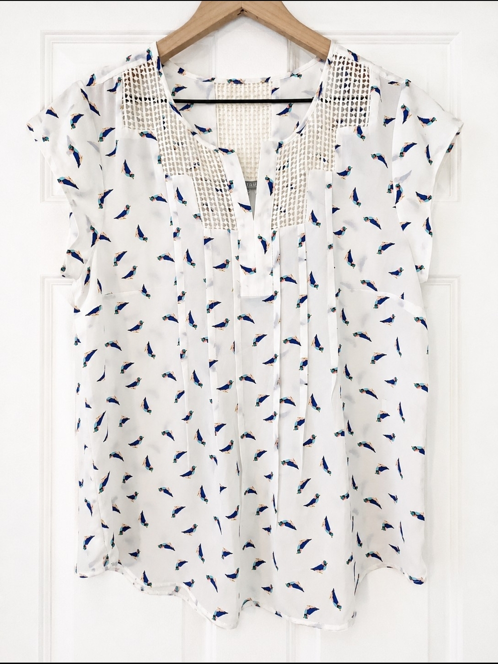 Daniel Rainn Estefany White Bird-Print Cap Sleeve Blouse